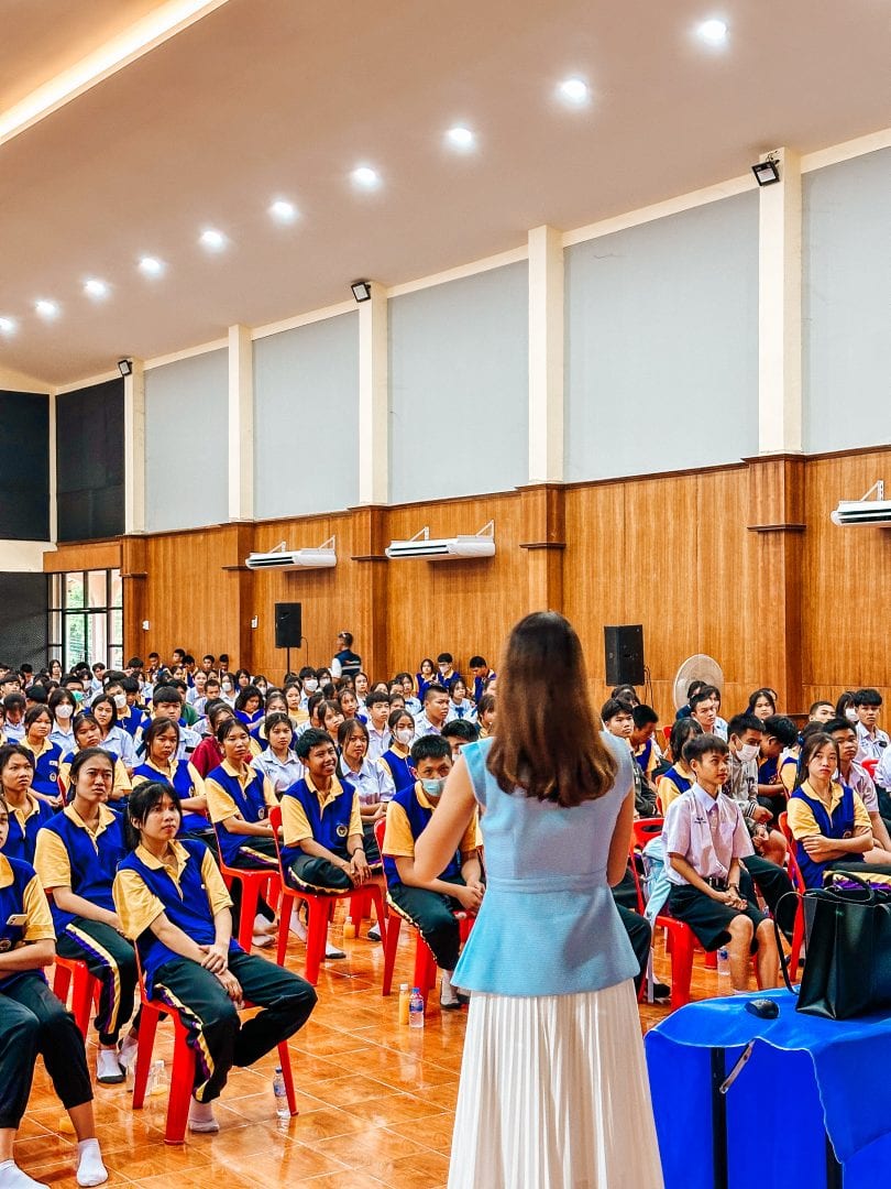 คอร์สปั้นลูกน้อย 2 ภาษา โดยครูญาญ่า English